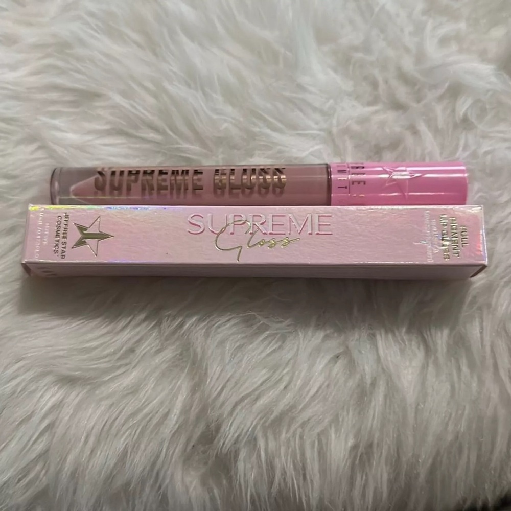 - Jeffree star “Gemini” Supreme Gloss Jeffree Star  lipstick makeup